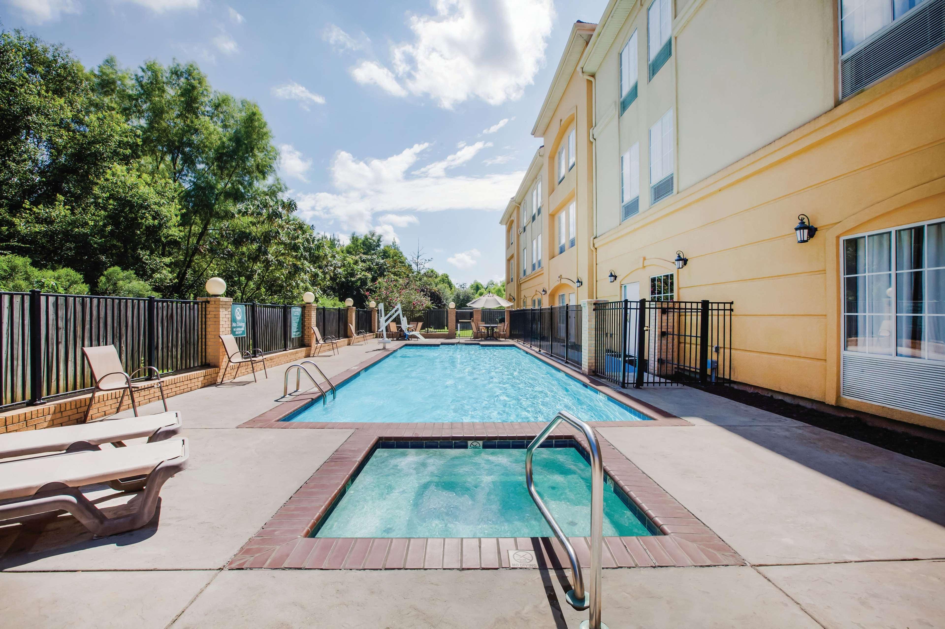 La Quinta By Wyndham Baton Rouge Denham Springs Hotel Exterior photo