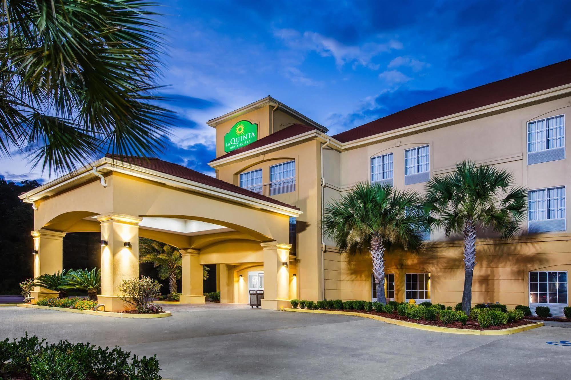 La Quinta By Wyndham Baton Rouge Denham Springs Hotel Exterior photo